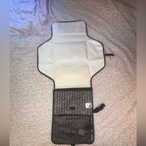 Skip Hop Portable Changing Pad Diaper Clutch NWOT Gray Chevron